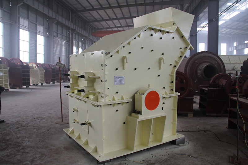 細(xì)碎制砂機(jī)，小型粉碎鵝卵石機(jī)