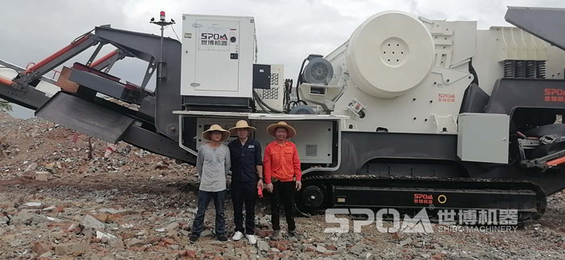 世博大型混凝土破碎機(jī)客戶現(xiàn)場(chǎng)，歡迎考察