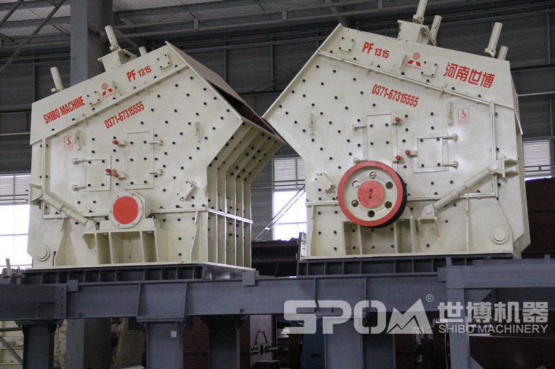 兩臺(tái)1315型石頭破碎機(jī)