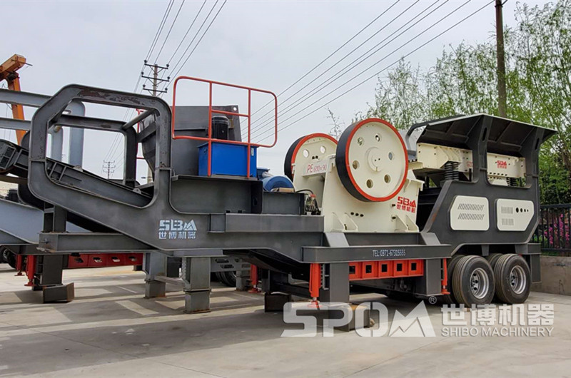 輪胎式顎破移動碎石機(jī)，配置顎破的移動碎石機(jī)