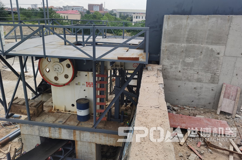小型石子破碎機現(xiàn)場圖，家庭用小顎破
